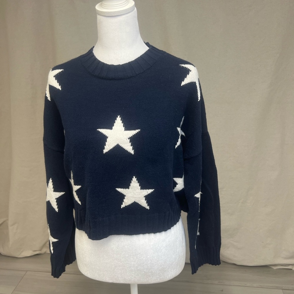 Moon & Madison Women's Navy Blue‎ and White Star Knit Cropped Sweater Sz S